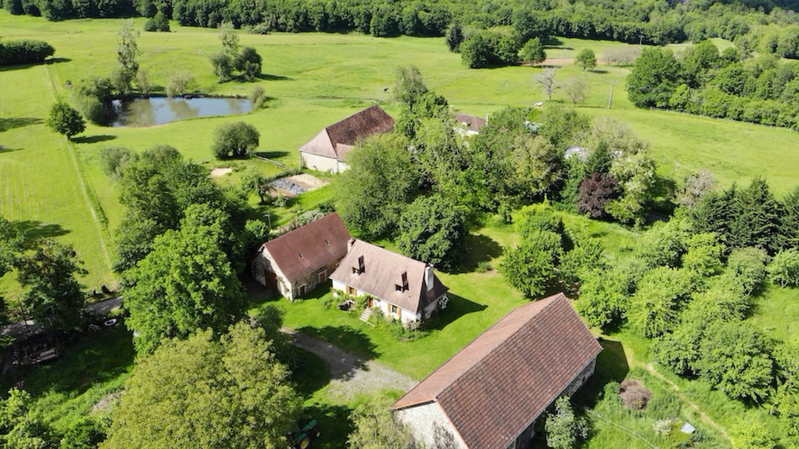 Oasis de l'Aube vu du ciel. Gîtes de groupes