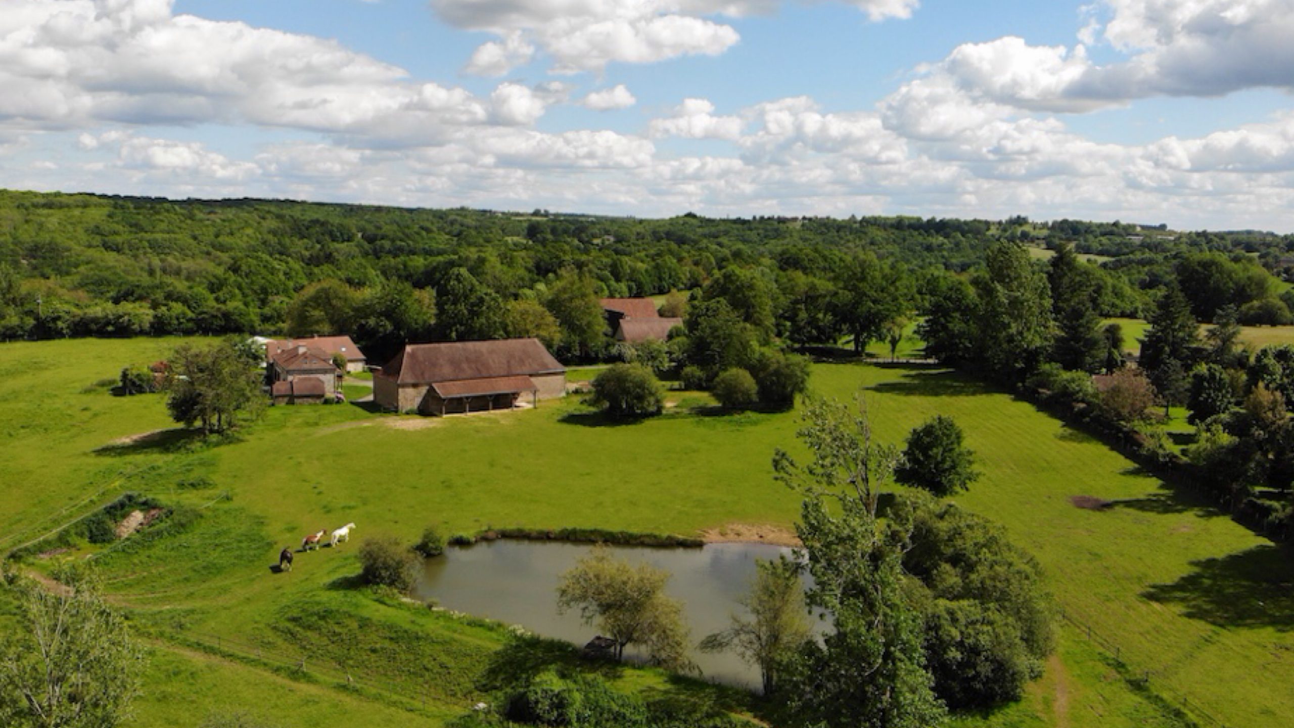 Oasis de l'Aube vu du ciel. Gîtes de groupes
